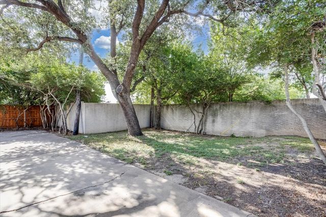 1226 Glen Loch Drive, Irving, TX 75062