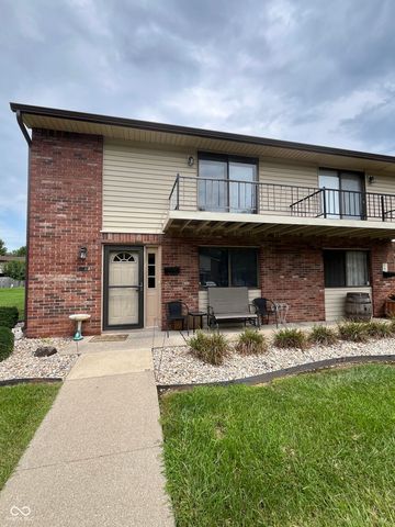 989 Greenwood Trail W, Greenwood, IN 46142