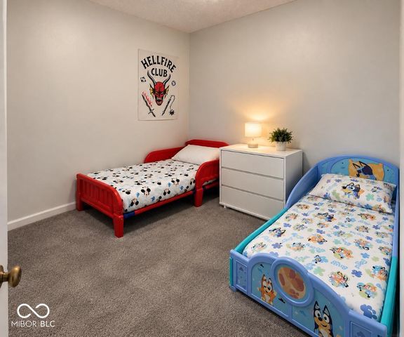 989 Greenwood Trail W, Greenwood, IN 46142