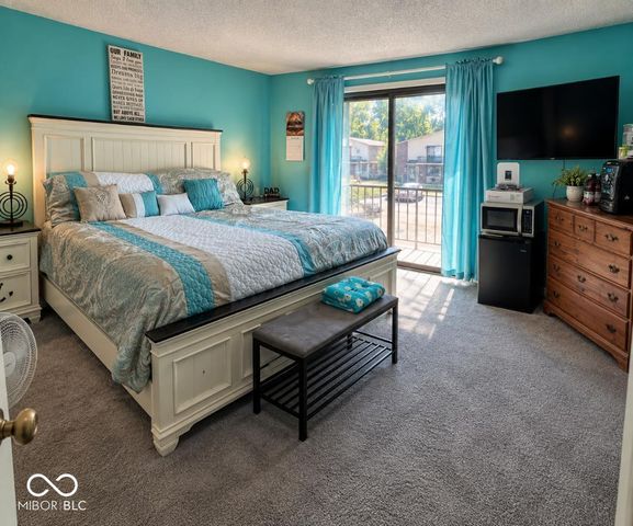 989 Greenwood Trail W, Greenwood, IN 46142