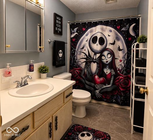 989 Greenwood Trail W, Greenwood, IN 46142