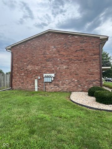 989 Greenwood Trail W, Greenwood, IN 46142