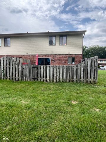 989 Greenwood Trail W, Greenwood, IN 46142