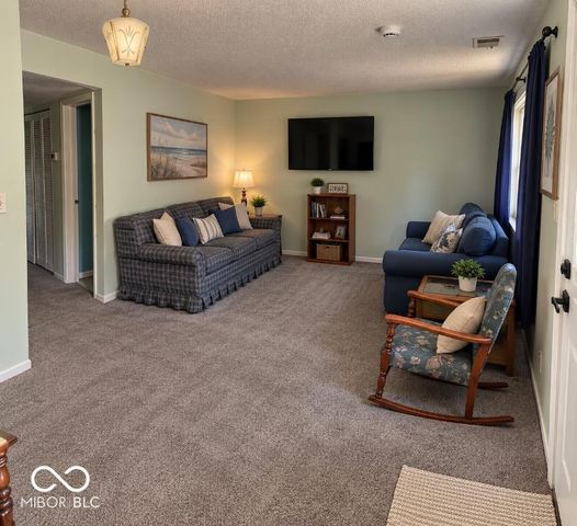 989 Greenwood Trail W, Greenwood, IN 46142