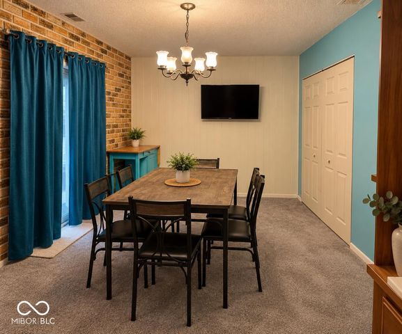 989 Greenwood Trail W, Greenwood, IN 46142
