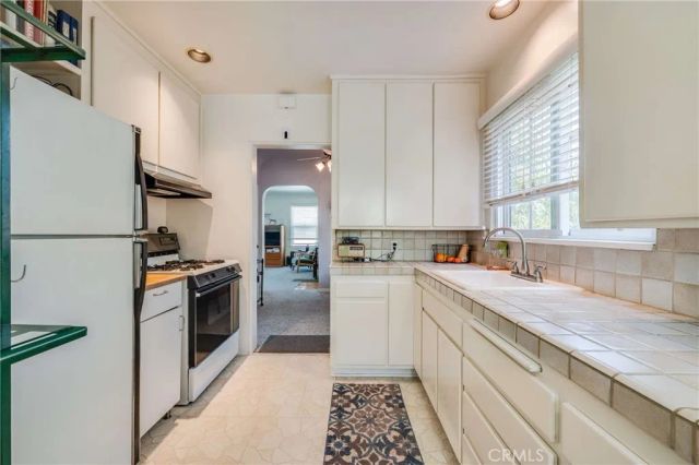 3919 Scandia Way, Los Angeles, CA 90065