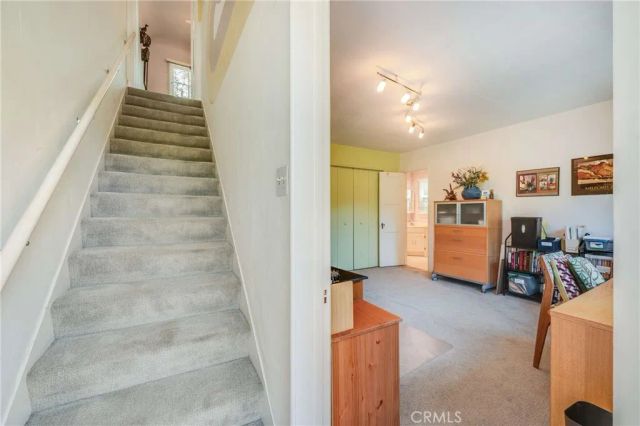3919 Scandia Way, Los Angeles, CA 90065