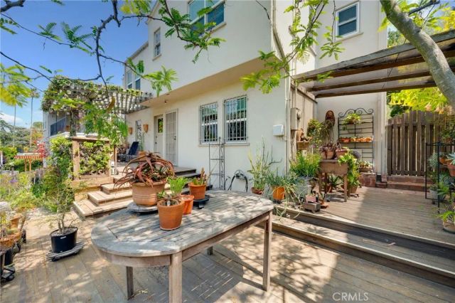 3919 Scandia Way, Los Angeles, CA 90065