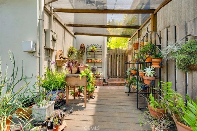 3919 Scandia Way, Los Angeles, CA 90065