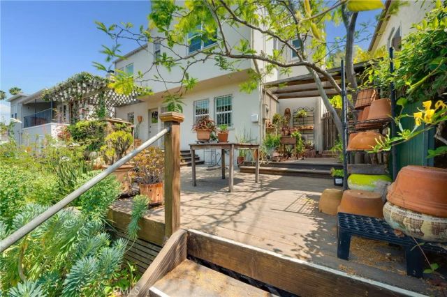 3919 Scandia Way, Los Angeles, CA 90065