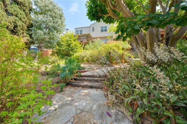 3919 Scandia Way, Los Angeles, CA 90065