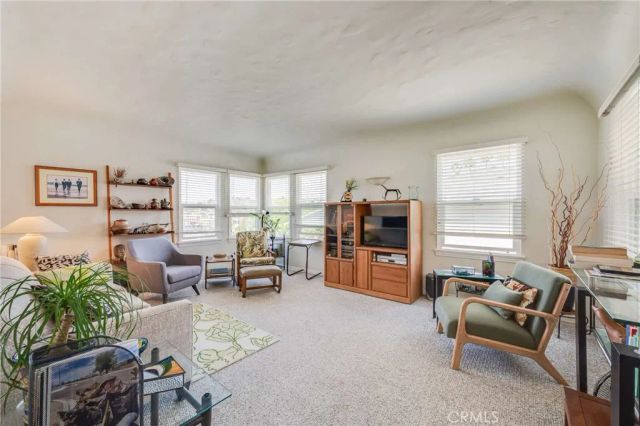 3919 Scandia Way, Los Angeles, CA 90065