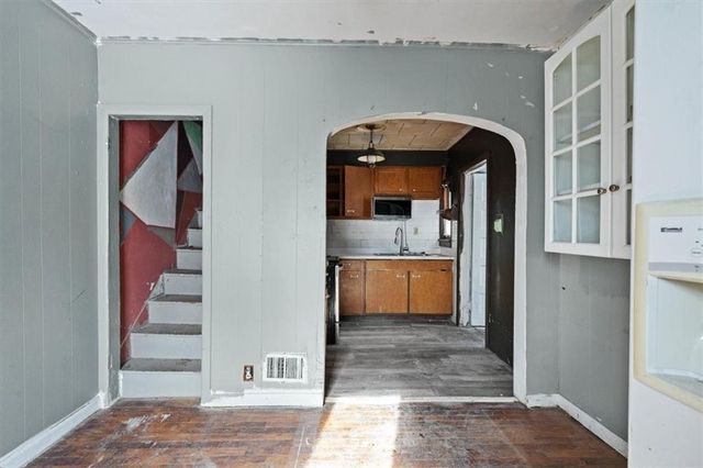 1321 N Jesse James Road, Excelsior Springs, MO 64024