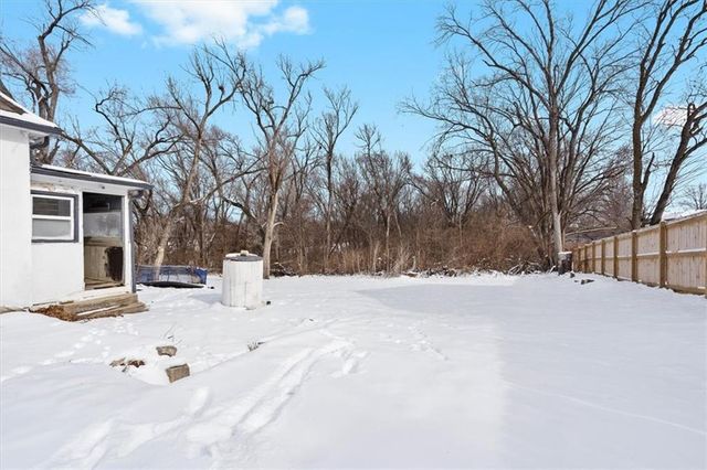 1321 N Jesse James Road, Excelsior Springs, MO 64024