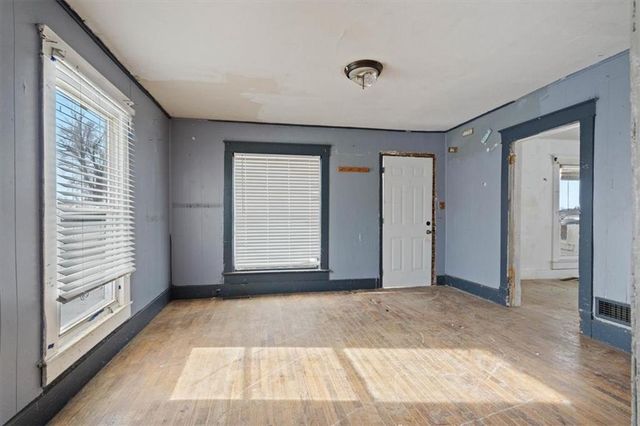 1321 N Jesse James Road, Excelsior Springs, MO 64024