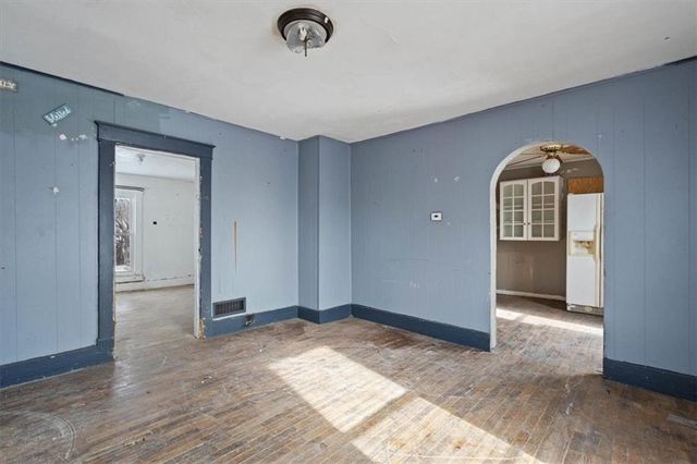 1321 N Jesse James Road, Excelsior Springs, MO 64024