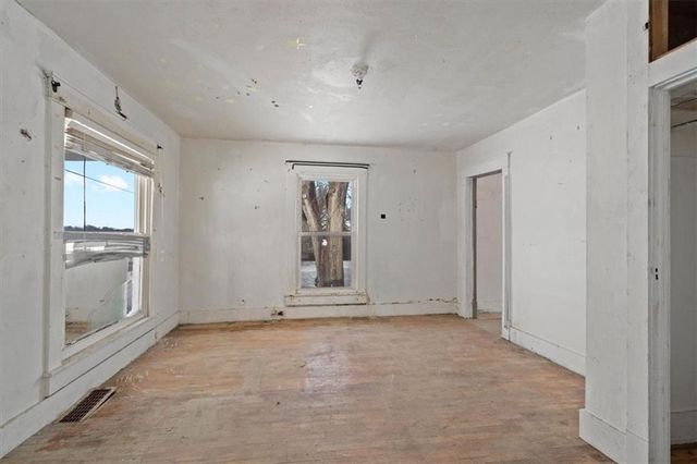 1321 N Jesse James Road, Excelsior Springs, MO 64024