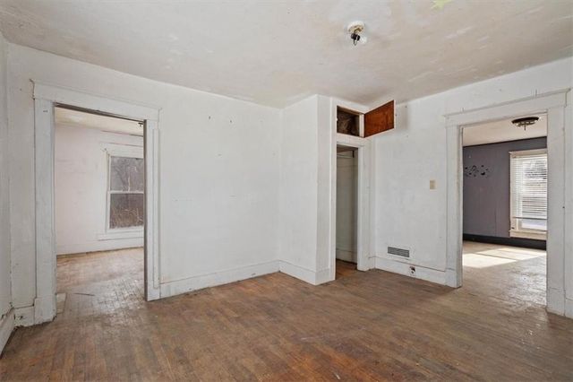 1321 N Jesse James Road, Excelsior Springs, MO 64024