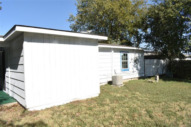 6040 Prothrow Street, Fort Worth, TX 76112