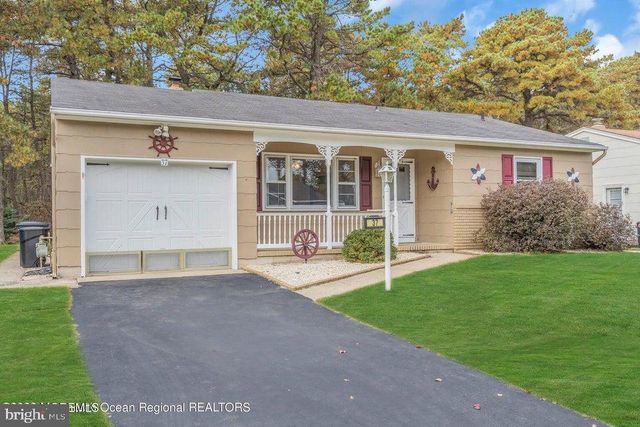 37 ZEELAND DR, Toms River, NJ 08757