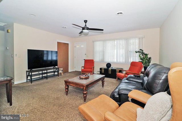 37 ZEELAND DR, Toms River, NJ 08757