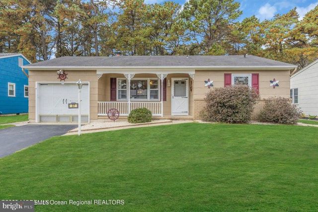 37 ZEELAND DR, Toms River, NJ 08757