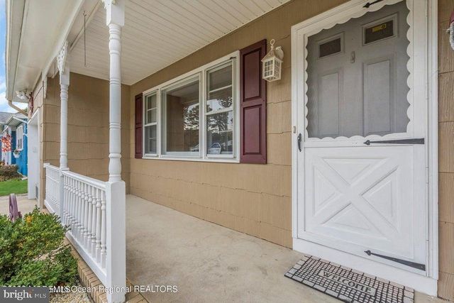 37 ZEELAND DR, Toms River, NJ 08757