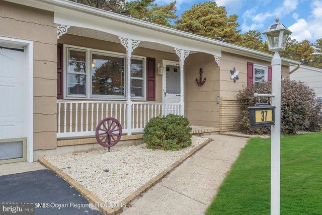 37 ZEELAND DR, Toms River, NJ 08757