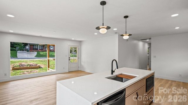 3320 Winterfield Place, Charlotte, NC 28205