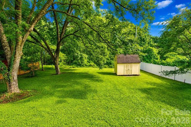 3320 Winterfield Place, Charlotte, NC 28205