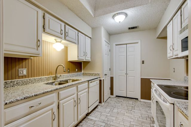 3712 Roussillon Drive, Carrollton, TX 75007