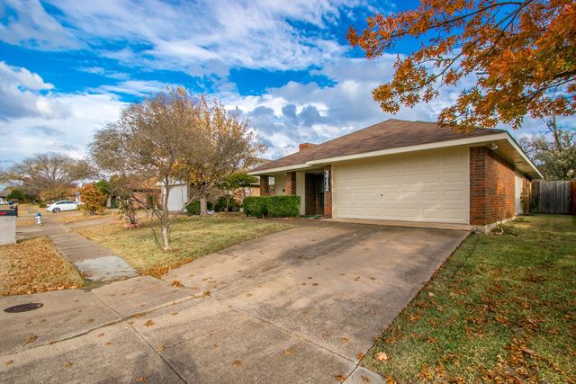 3712 Roussillon Drive, Carrollton, TX 75007