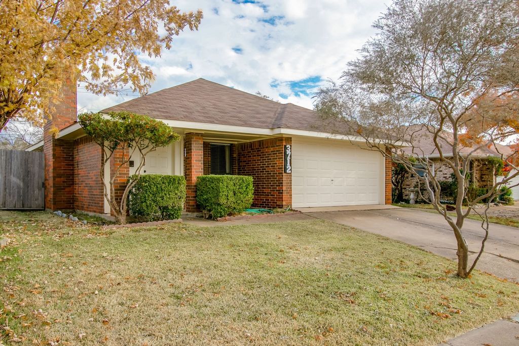3712 Roussillon Drive, Carrollton, TX 75007