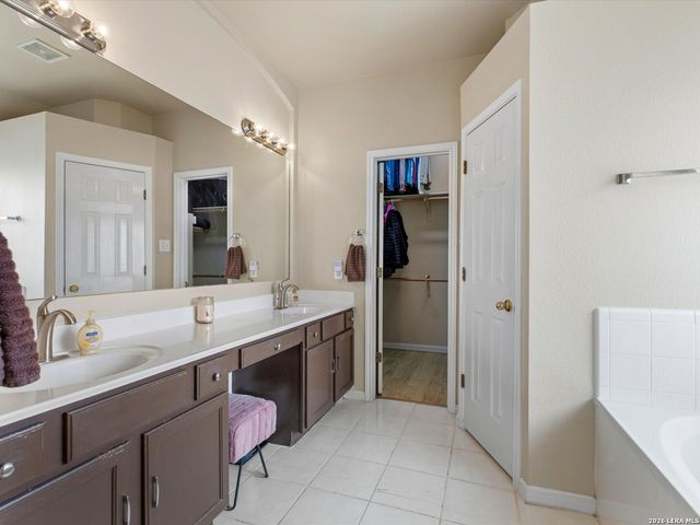 560 GINSBERG DR, Schertz, TX 78154