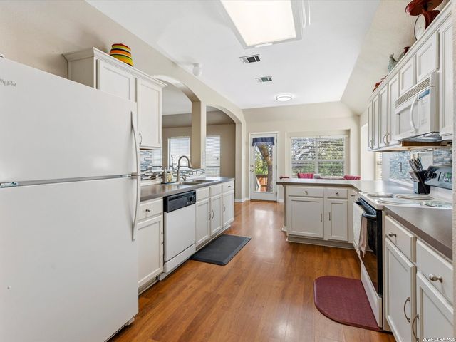 560 GINSBERG DR, Schertz, TX 78154