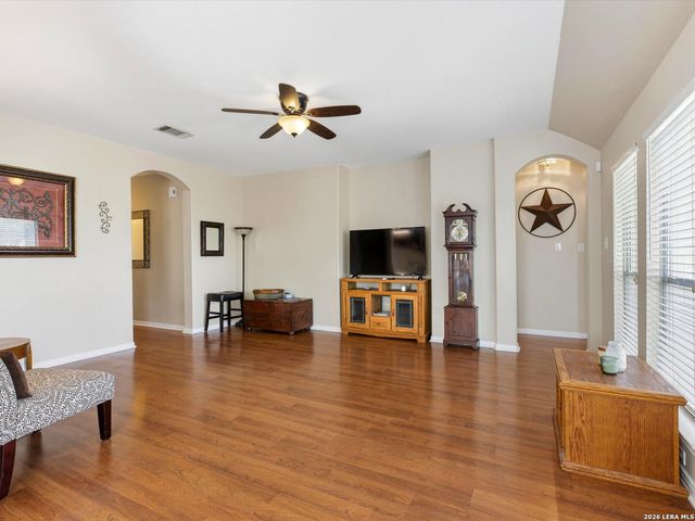 560 GINSBERG DR, Schertz, TX 78154