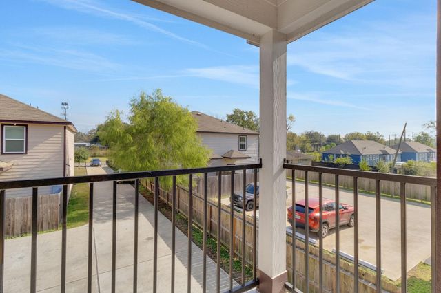 9032 Jutland Road, Houston, TX 77033