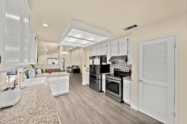 9038 Weeping Fig Way, Elk Grove, CA 95758