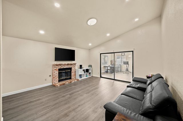 9038 Weeping Fig Way, Elk Grove, CA 95758