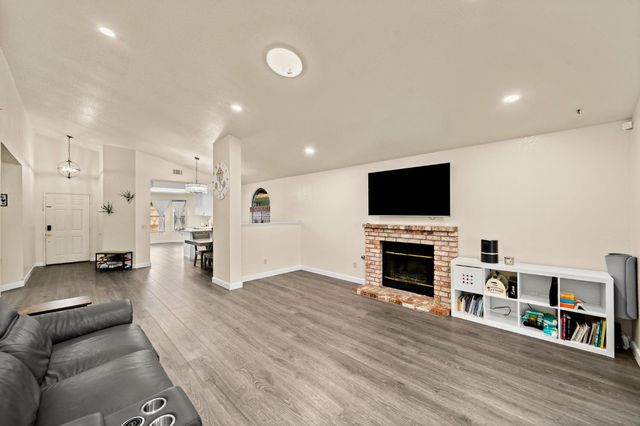 9038 Weeping Fig Way, Elk Grove, CA 95758