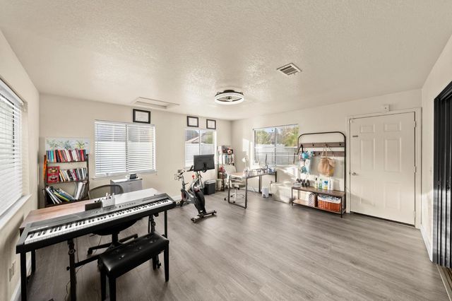 9038 Weeping Fig Way, Elk Grove, CA 95758