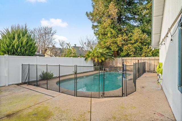 9038 Weeping Fig Way, Elk Grove, CA 95758