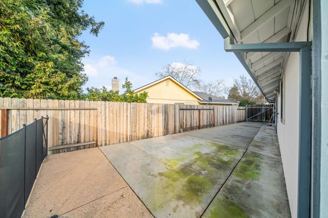 9038 Weeping Fig Way, Elk Grove, CA 95758