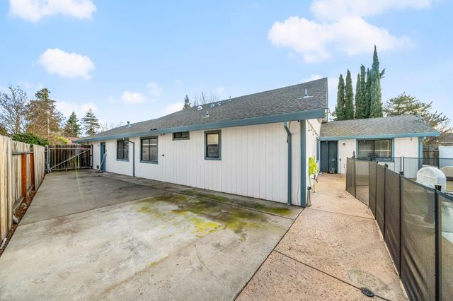 9038 Weeping Fig Way, Elk Grove, CA 95758