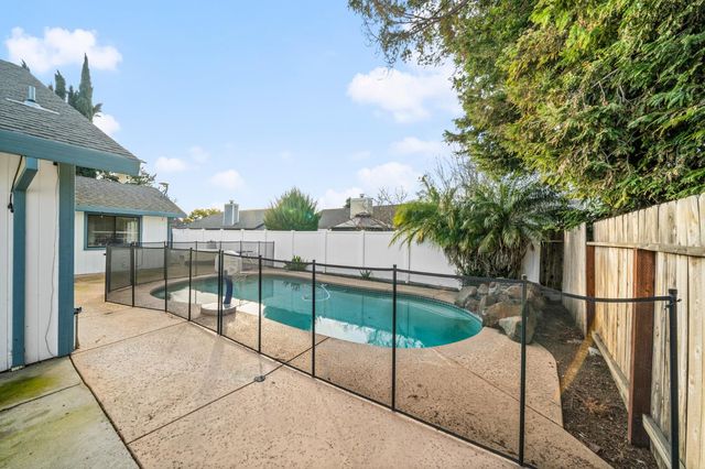 9038 Weeping Fig Way, Elk Grove, CA 95758