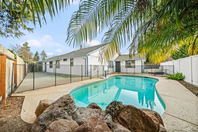 9038 Weeping Fig Way, Elk Grove, CA 95758