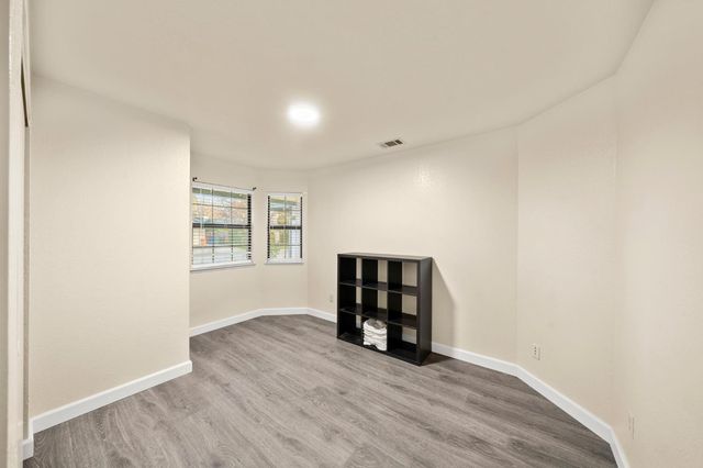 9038 Weeping Fig Way, Elk Grove, CA 95758