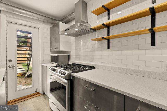 215 HAWAII AVE NE, Washington, DC 20011
