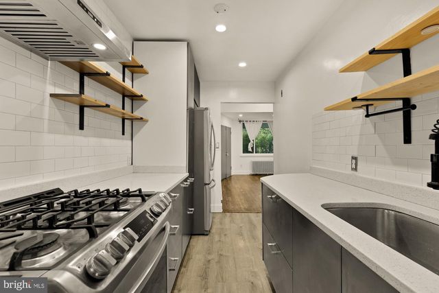 215 HAWAII AVE NE, Washington, DC 20011