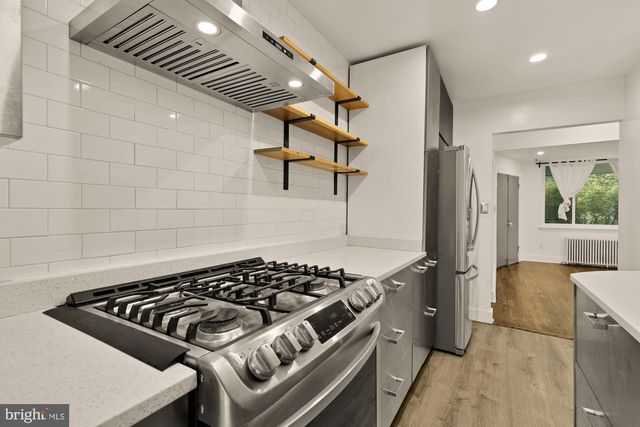 215 HAWAII AVE NE, Washington, DC 20011
